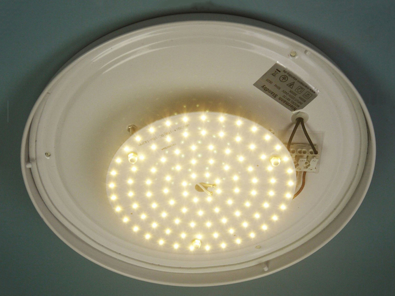 LED-Deckenleuchte rund, Opalglas matt, Dekorring Altmessing, Ø 50cm