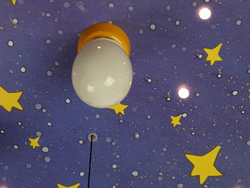 Kinder Deckenleuchte Nachthimmel mit Sternen Zugschalter für LED-Schlummerlicht