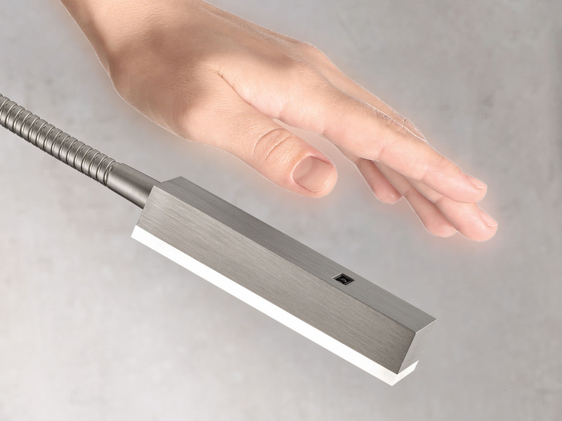 LED Bettlampe RAIK Silber zum Anschrauben, mit Stecker, dimmbar, Breite 3cm