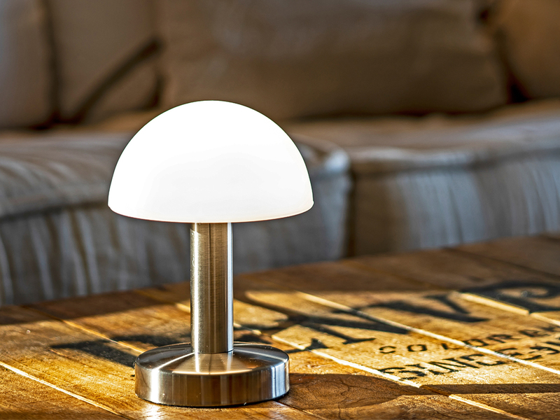 Kleine Tischlampe WARIN mit Glasschirm Weiß per Touch dimmbar, Höhe 21cm