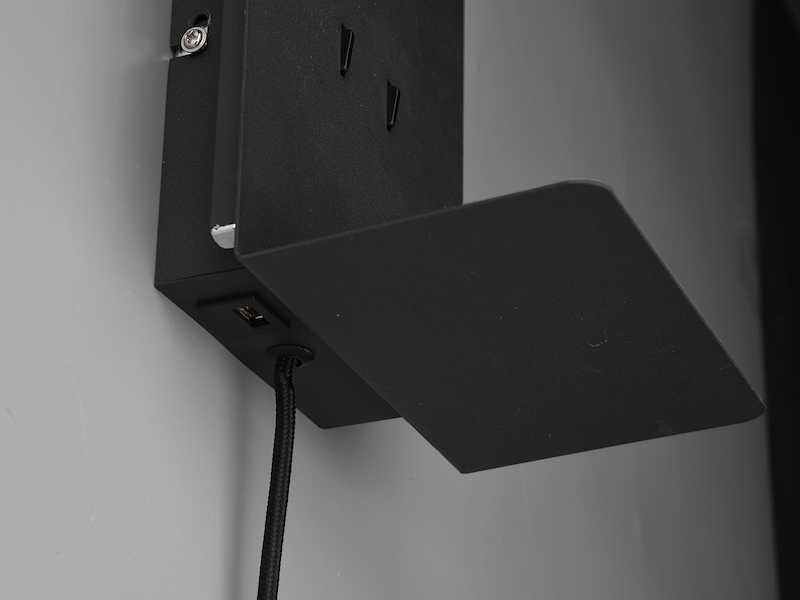 LED Wandspot ELEMENT Schwarz mit Schalter, Stecker & USB, Breite 16cm