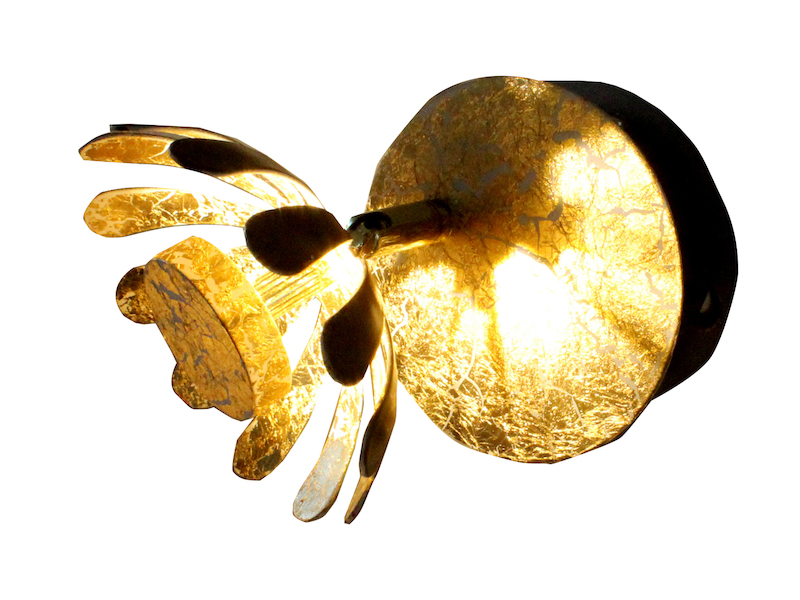 Einflammige LED Wandleuchte BLOOM aus Metall in Blattgold mit Blumen Motiv