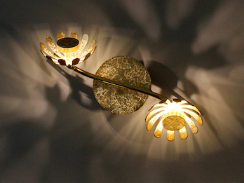Zweiflammige LED Deckenleuchte BLOOM aus Metall in Blattgold mit Blumen Motiv