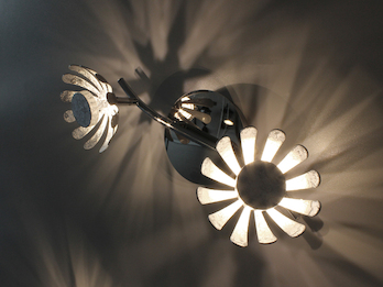 Zweiflammige LED Deckenleuchte BLOOM aus Metall in Blattsilber mit Blumen Motiv