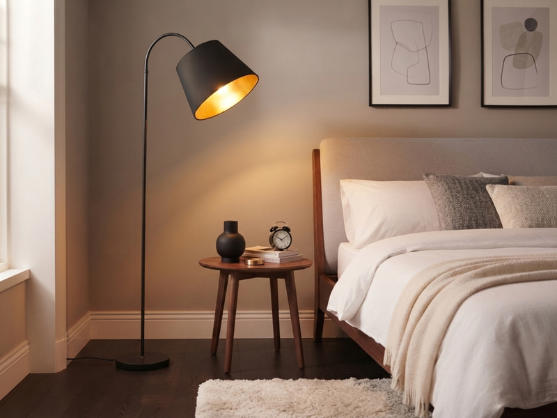Stehlampe LAUREA gebogen mit E27 Stoffschirm Schwarz Gold, Höhe 156cm