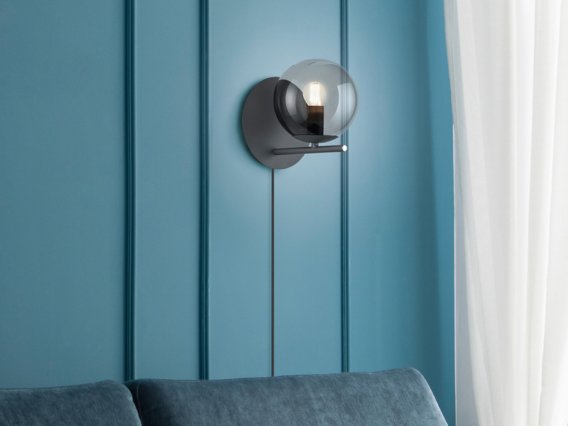 Wandlampe PURE mit Schalter, Kabel und Stecker & Rauchglas Kugel, Höhe 21cm