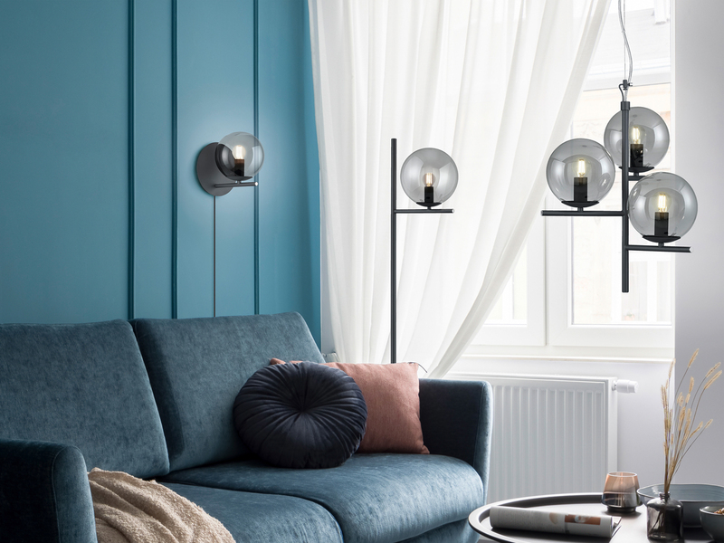 LED Wandleuchte in Anthrazit mit Lampenschirm Glaskugel Rauchfarbig, Höhe 21cm