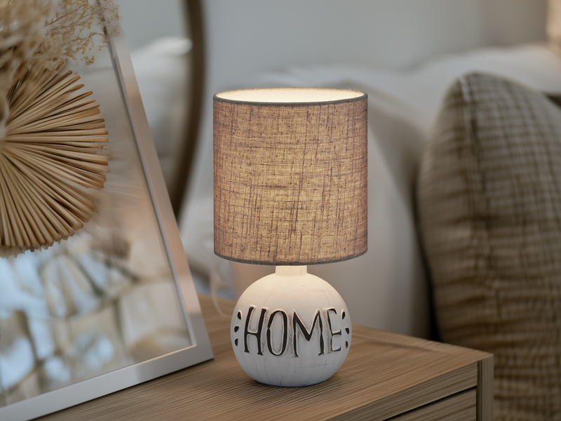 LED Tischleuchte Keramik-Sockel Schriftzug HOME Stoffschirm Braun, Höhe 31cm