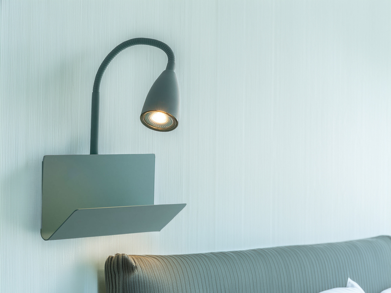 LED Leselampe Grün mit Ablage & USB Ladefunktion, Breite 23cm