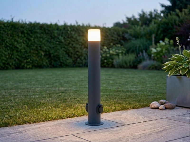 LED Wegeleuchte aus Aluminium Anthrazit mit 2 Steckdosen, Höhe 80cm
