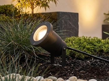 Gartenstrahler UBANGI mit Erdspieß, 5m Anschlußkabel & Stecker Ø 9cm Gartenstrahler UBANGI mit Erdspieß, 5m Anschlußkabel & Stecker Ø 9cm