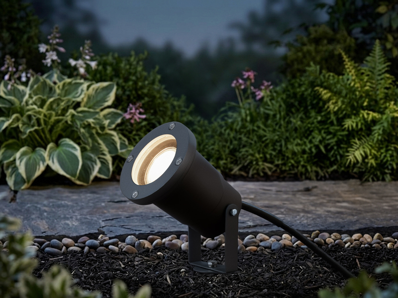 Gartenstrahler mit Erdspieß, 5m Anschlußkabel, Stecker & GU10 LED Ø 9cm