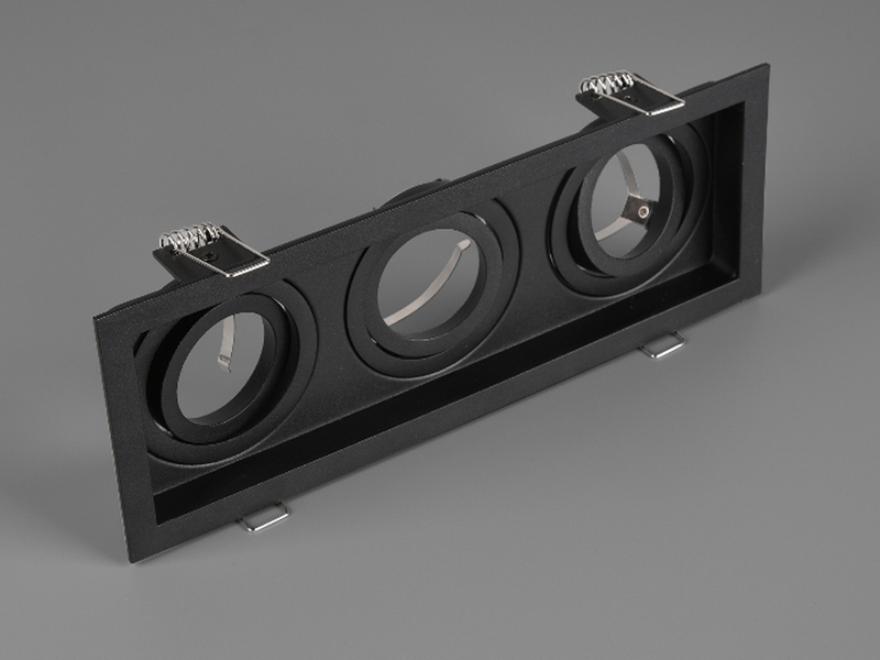 Eckiger 3-flammiger LED Deckeneinbaustrahler Schwarz, schwenkbar 25,2 x 9,2cm