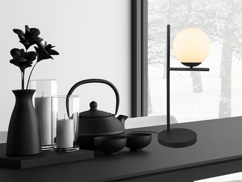 LED Tischleuchte in Schwarz matt mit Kugel Lampenschirm aus Glas in Weiß