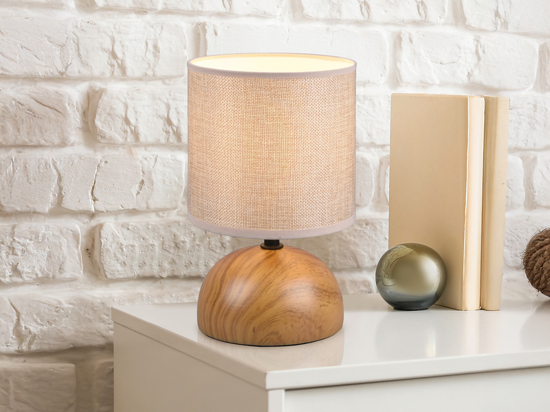 Kleine Tischleuchte LUCI mit Keramikfuß Holzoptik & Stoffschirm, Höhe 23cm
