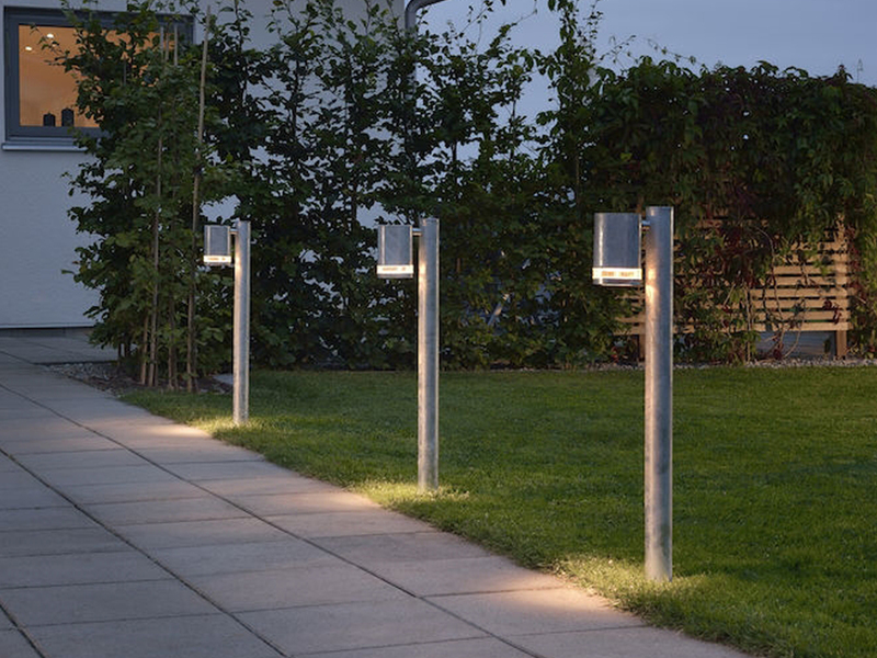 Design LED Wegeleuchte aus Stahl, Downlight Höhe 70cm, Silber