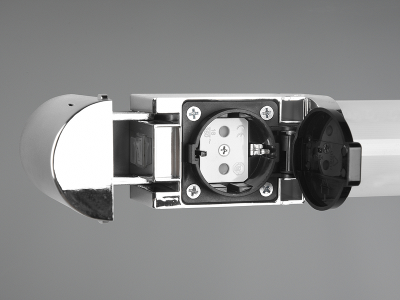 LED Bad Wandleuchte PIERA mit Steckdose Chrom - Spiegelleuchte, Breite 79cm