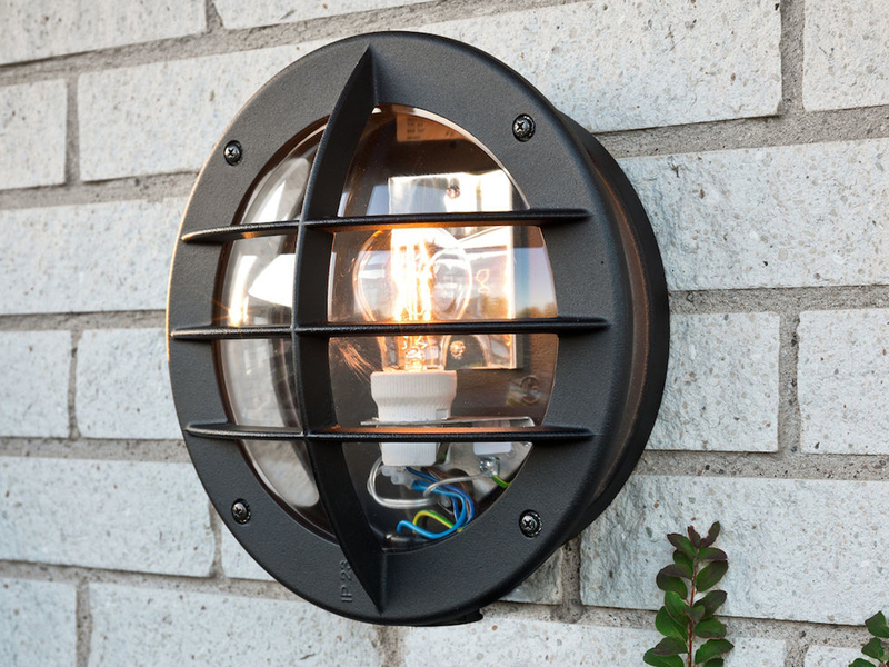 LED Außenwandleuchte mit Steckdose, Alu Schwarz & Klarglas, Ø 31cm