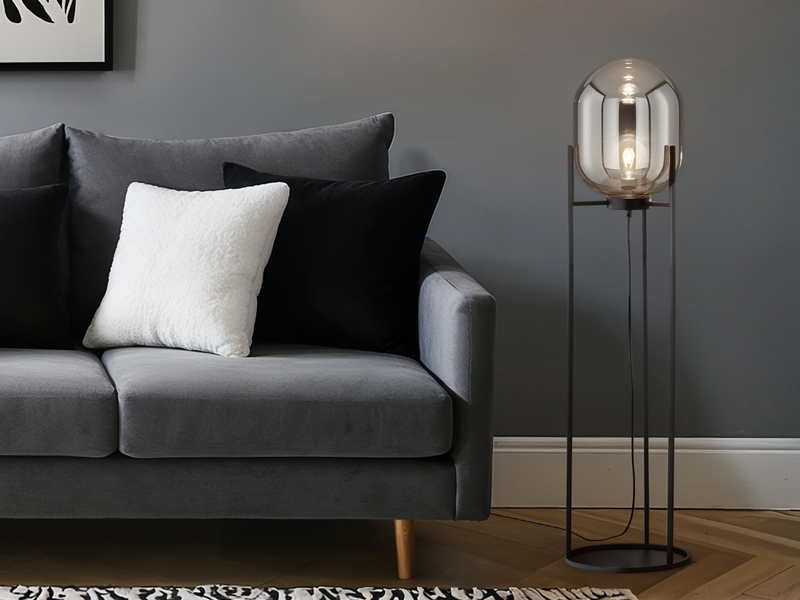 Kleine LED Stehlampe Tripod mit Rauchglas Glaskugel - Höhe 110cm