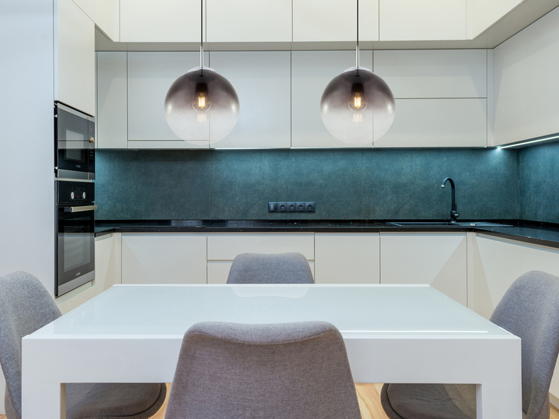 Pendelleuchte VARUS 1-flammig mit Glaskugel aus Rauchglas, Ø 25cm