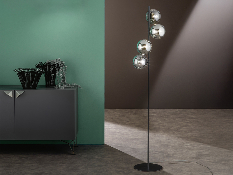 Ausgefallene LED Stehlampe mehrflammig Schwarz - Glaskugeln Rauchglas, H: 160cm