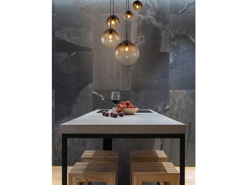 LED Pendelleuchte 5-flammig mit Glaskugeln aus Amberglas, Ø 65cm