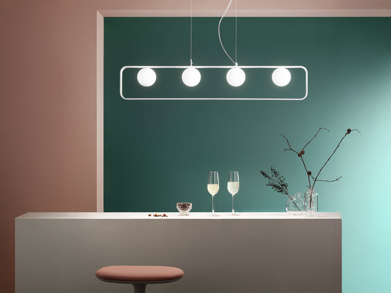 Pendelleuchte ROXY 4-flammig Weiß mit Glaskugeln in Opalweiß, Breite 100cm