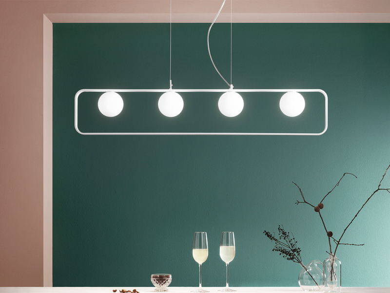 Pendelleuchte ROXY 4-flammig Weiß mit Glaskugeln in Opalweiß, Breite 100cm