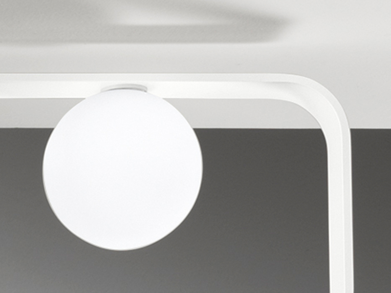 Deckenleuchte ROXY 3 flammig Weiß mit Glaskugeln Opalweiß, Breite 80cm