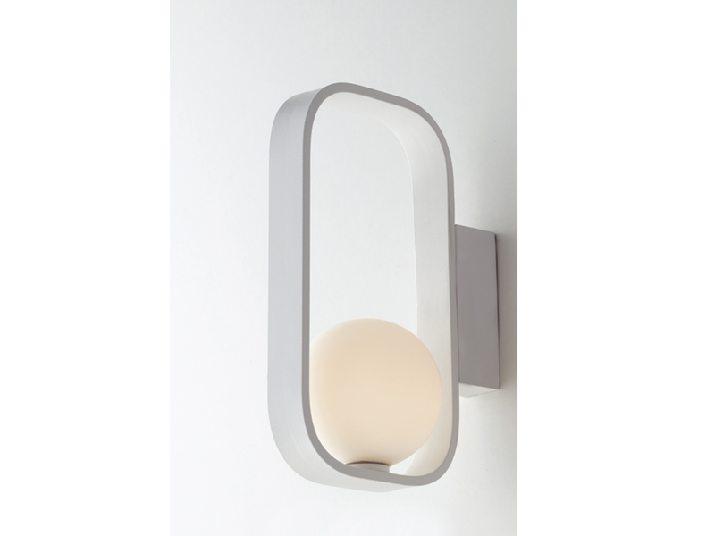 Minimalistische LED Wandleuchte Weiß mit Opal Glaskugel, 24cm hoch x 15cm tief