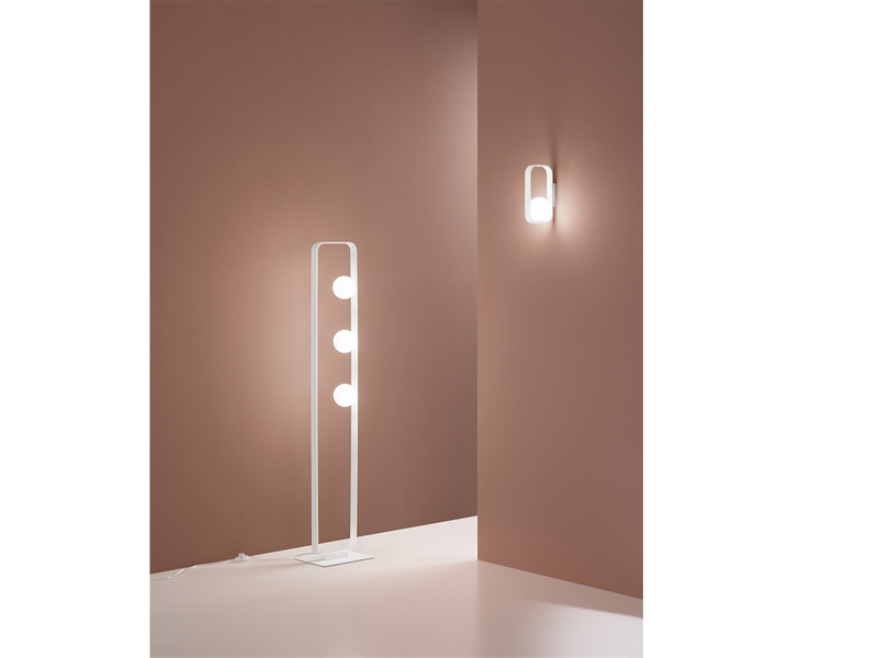 Minimalistische LED Stehleuchte Weiß mit Opal Glaskugeln, 140cm hoch