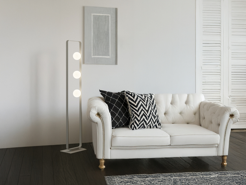 LED Stehleuchte 3-flammig Weiß mit Glaskugeln Opalweiß, Höhe 140cm