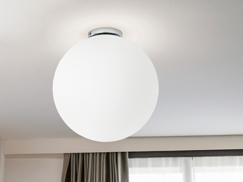 Kleine Deckenleuchte CITY 1 flammig Glaskugel Opal Weiß, Ø 30cm