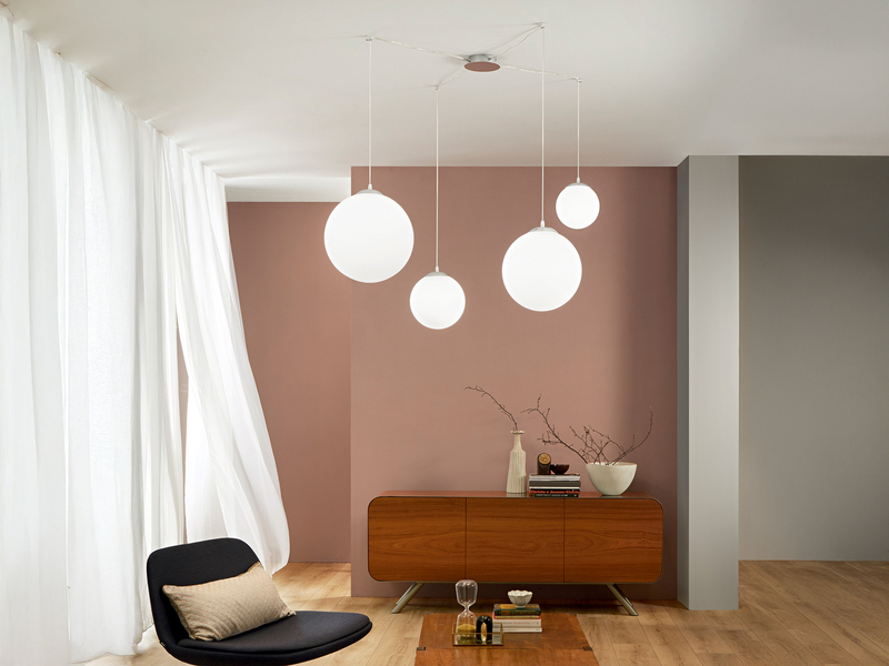 LED Pendelleuchte 4 flammig mit Glaskugeln Opalweiß, Abhängung bis 250cm