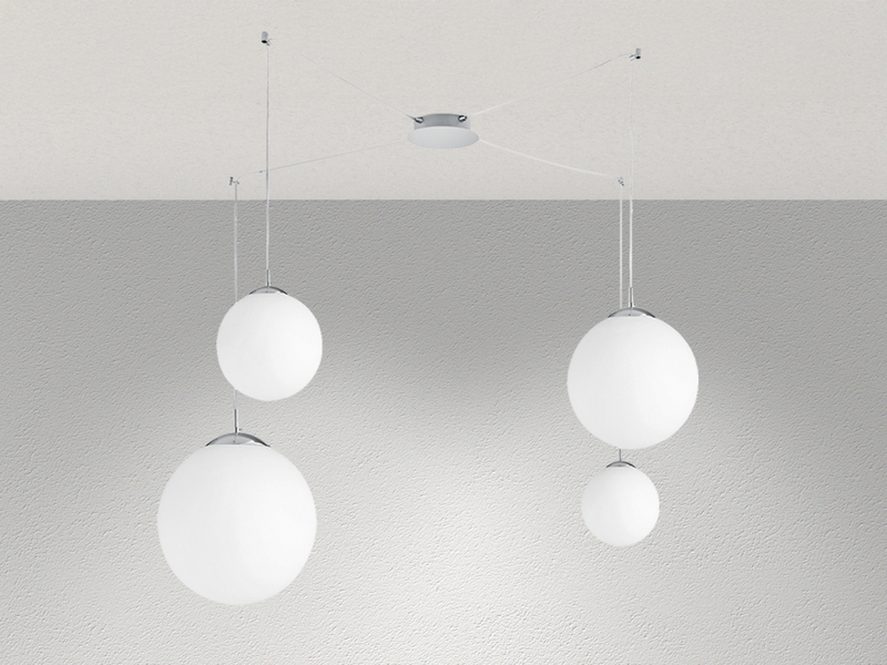 LED Pendelleuchte 4 flammig mit Glaskugeln Opalweiß, Abhängung bis 250cm
