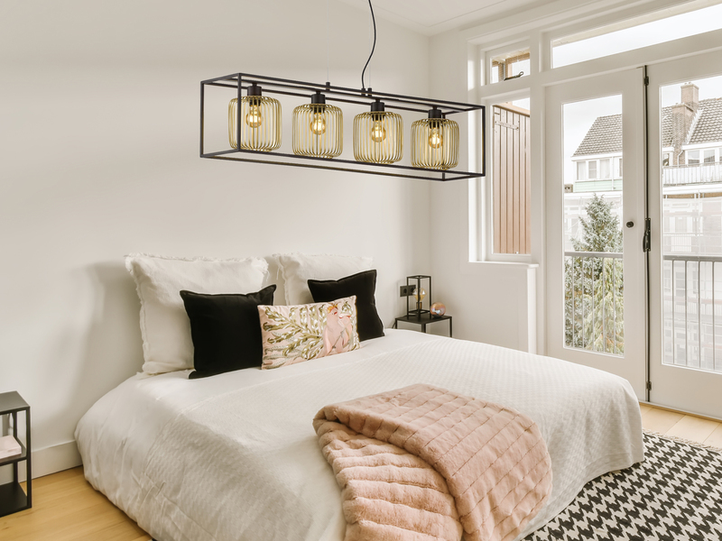 LED Pendelleuchte Schwarz Gold 4-flammig lang, Breite 110cm