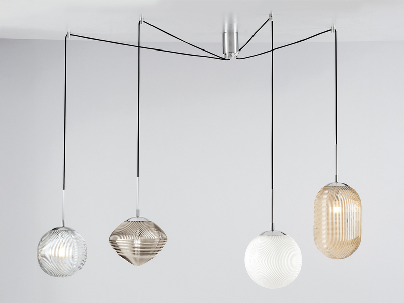 Pendelleuchte GREENWICH mit 4 Relief Glas Lampenschirmen, Höhe 166cm