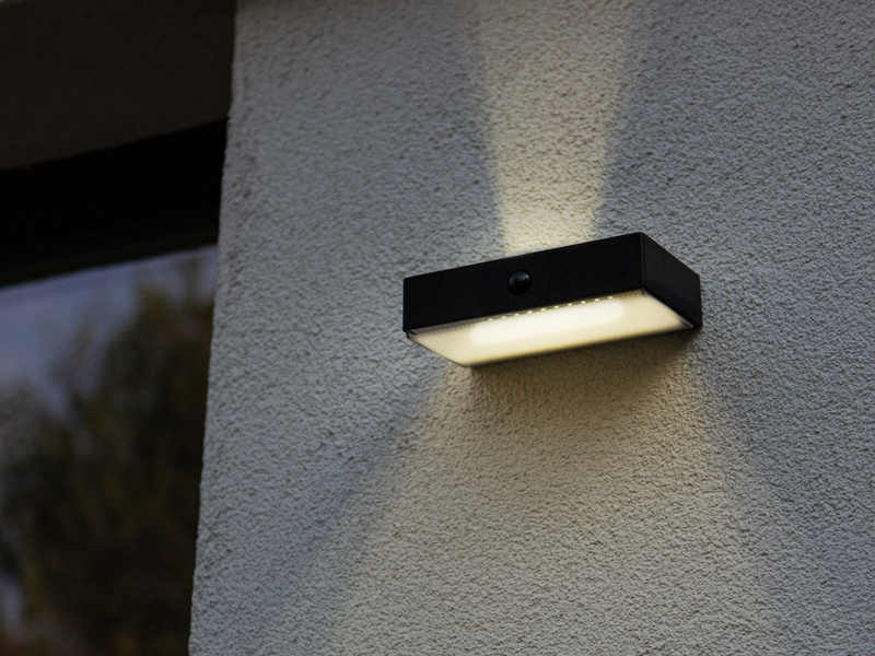LED Solar Wandleuchte FADI Up and Down, Bewegungsmelder, per App steuerbar