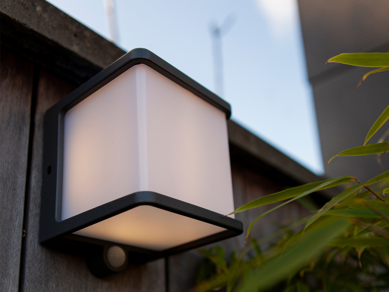 LED Solar Wandleuchte DOBLO mit Bewegungsmelder, 11 x 12,9 cm