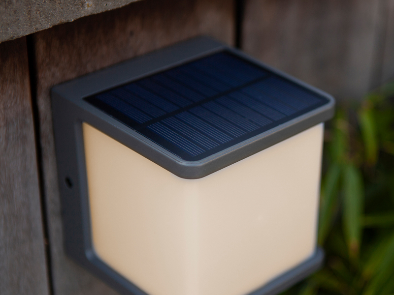 Sensor Außenwandleuchte LED mit Solar