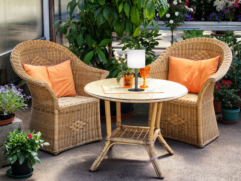 RGB Tischlampe LESINA mit Fernbedienung, per Solar & USB aufladbar, Höhe 30cm