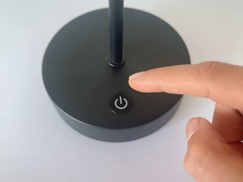 Kabellose Akku Tischleuchte RIVA Schwarz / Opalglas dimmbar, Höhe 34,5cm