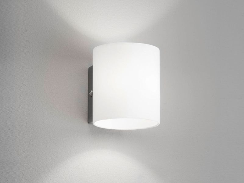 Kleine LED Wandleuchte BETTY mit Schalter, Opalglas Weiß / Silber, Höhe 9cm