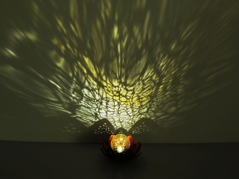 LED Deko Solarleuchte Seerose mit Crackle Glaskugel, Grün-Gold Ø22cm