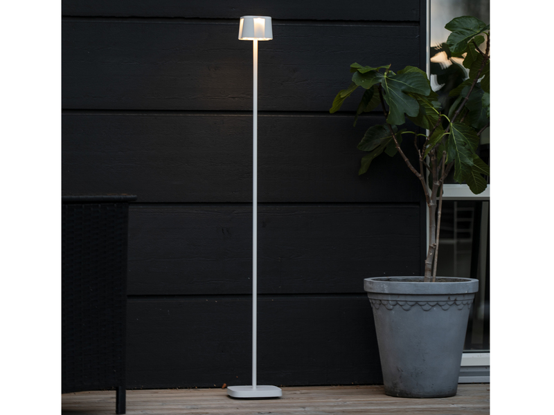 Akku Stehlampe NICE für Outdoor dimmbar, kabellos in Weiß, klein 120cm