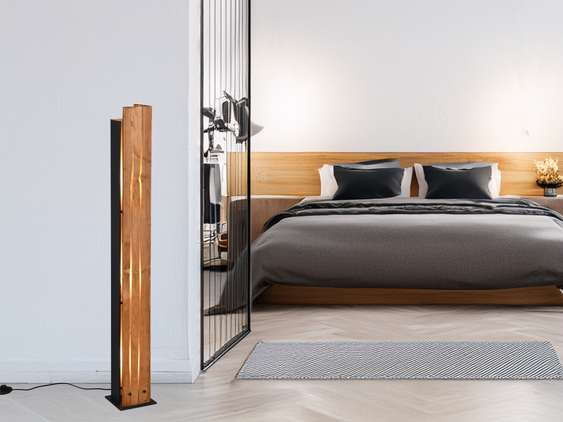 Kleine Stehlampe KARUNI mit Naturholz, Höhe 120cm