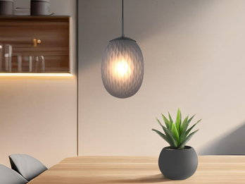 Kleine LED Pendelleuchte mit Rauchglas Lampenschirm oval Ø 17cm