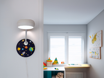 Wandleuchte für Kinderzimmer mit Weltall Motiv und Flexarm, Höhe 20cm