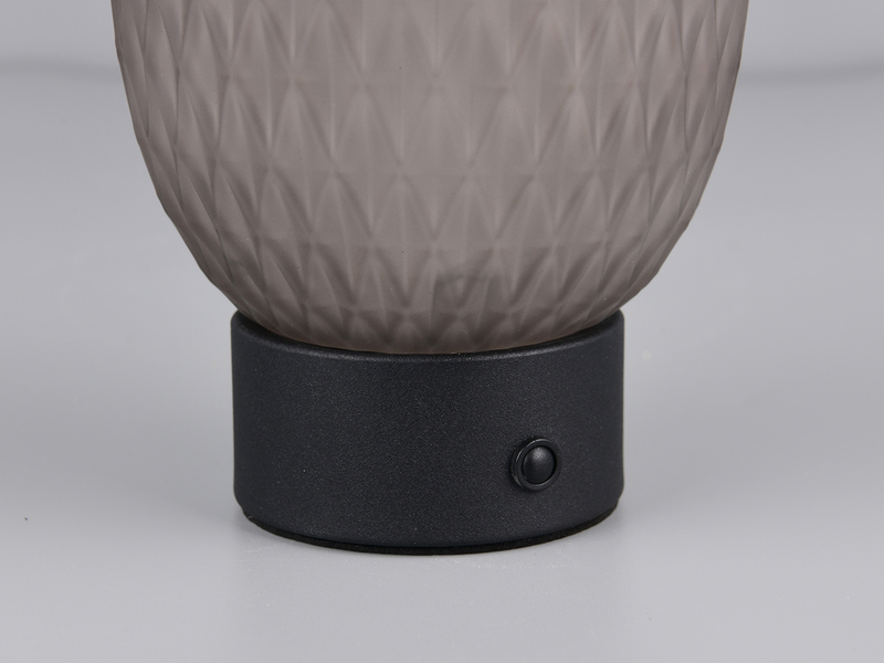 Kleine Akku Tischlampe FACETTE mit Rauchglas Lampenschirm, Höhe 20,5cm
