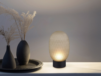 Kleine Akku Tischlampe FACETTE mit Glasschirm Grün, Höhe 20,5cm
